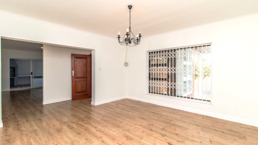 7 Bedroom Property for Sale in Loevenstein Western Cape